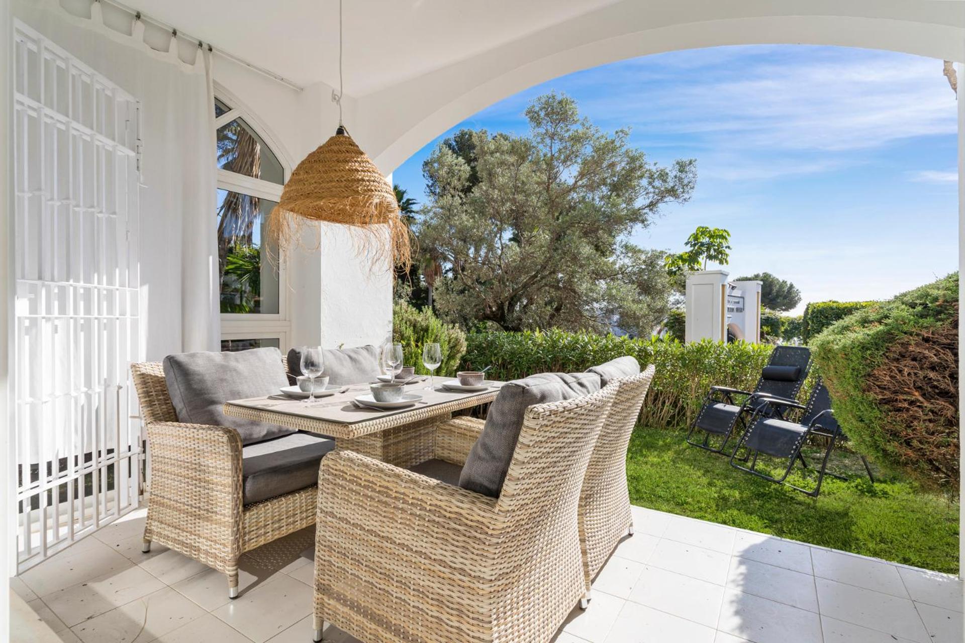 2br Garden Albamar *